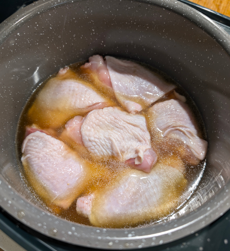 Laying the chicken over the rice.